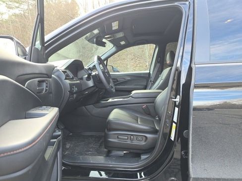 Used 2025 Honda Ridgeline TrailSport image 12
