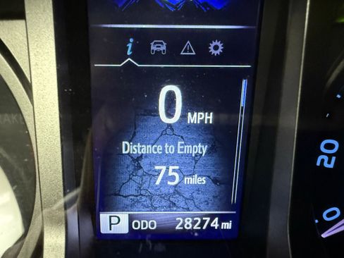 Used 2022 Toyota Tacoma SR5 w/ Technology Package image 17