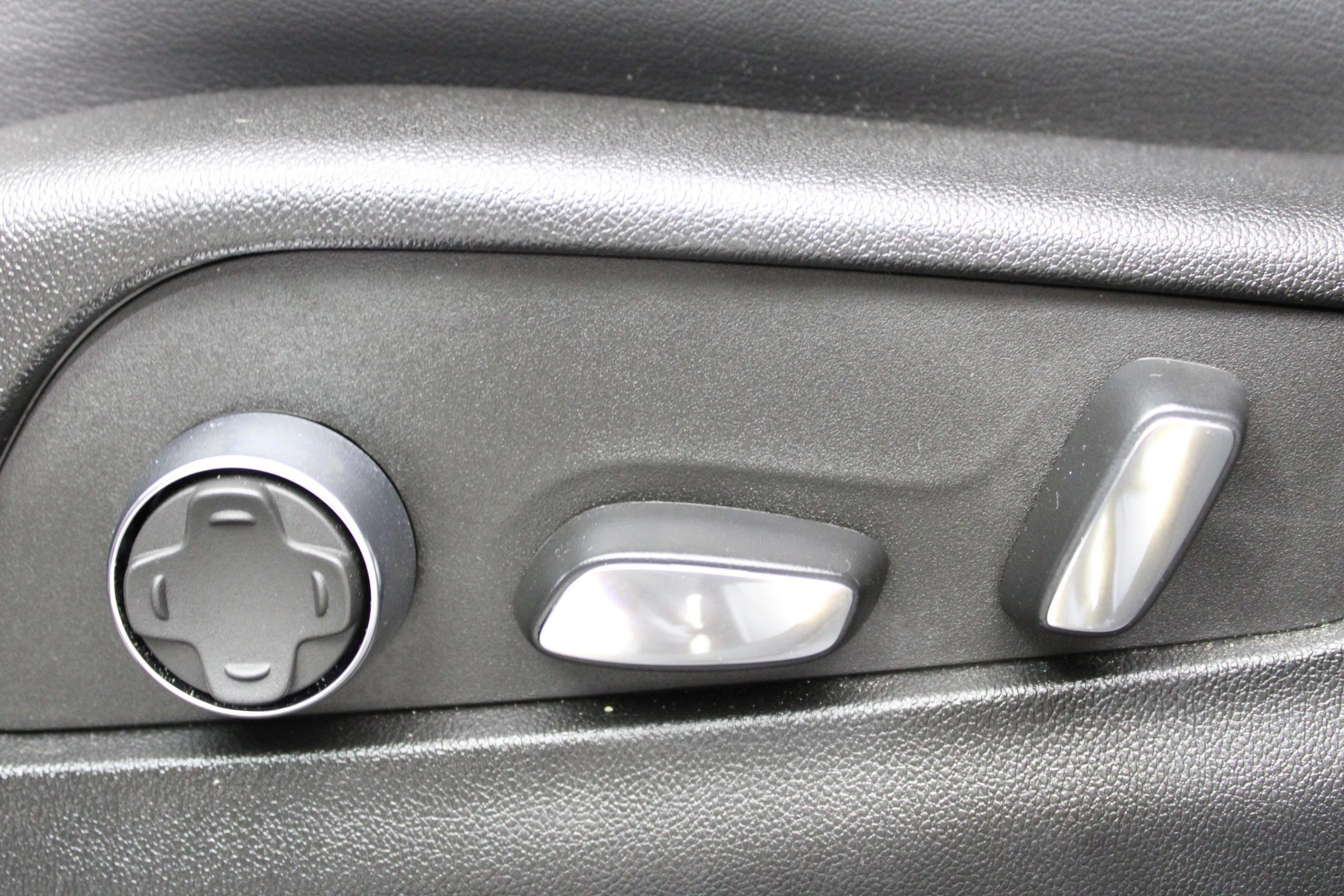 Used 2024 Cadillac XT4 Premium Luxury FWD image 37