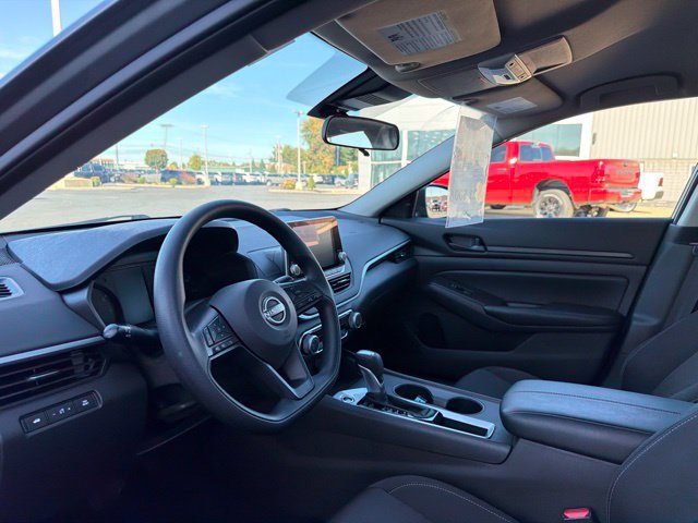 Used 2025 Nissan Altima 2.5 S FWD image 10