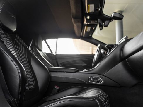 Used 2019 Aston Martin DB11 Volante RWD image 33