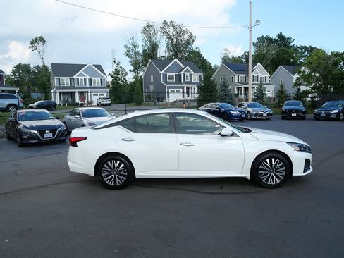 Used 2023 Nissan Altima 2.5 SV AWD/4WD image 8