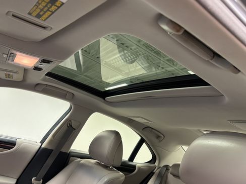 Used 2013 Lexus LS 460 w/ Comfort Pkg RWD image 22