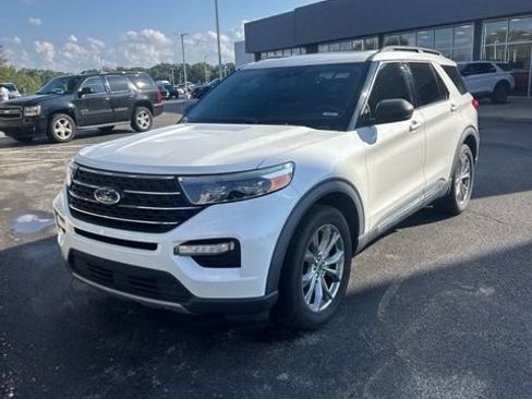 Used 2020 Ford Explorer XLT w/ Equipment Group 202A AWD/4WD image 2