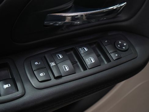 Used 2014 Dodge Grand Caravan SXT w/ Rear Park Assist Package FWD image 24
