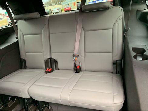 Used 2023 GMC Yukon SLT w/ SLT Luxury Package image 25