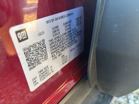 Used 2025 Chevrolet Trax LT w/ LT Convenience Package image 29