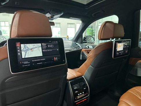 Used 2019 BMW X7 xDrive50i w/ M Sport Package AWD/4WD image 8