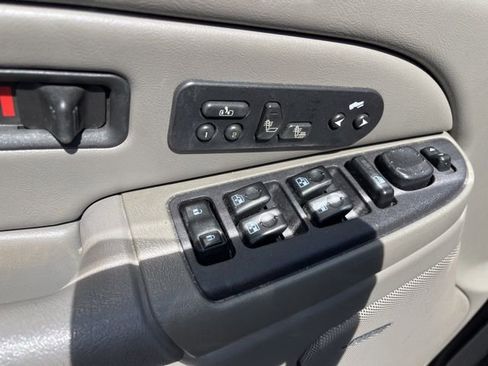 Used 2004 Chevrolet Suburban LT w/ Preferred Equipment Group image 18