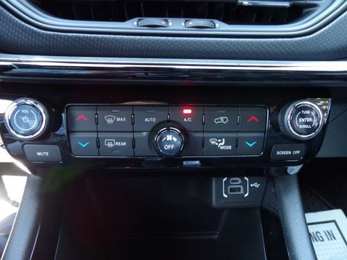 New 2026 Jeep Compass Latitude AWD/4WD image 23