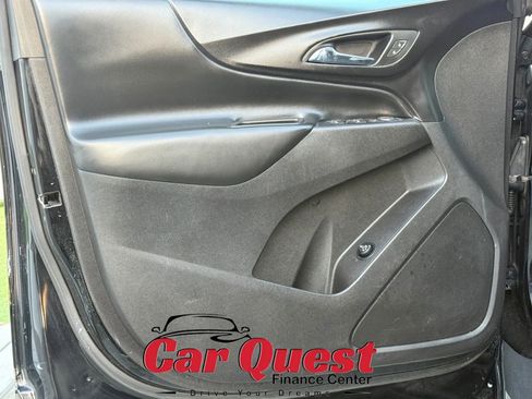 Used 2018 Chevrolet Equinox LT w/ Sun & Infotainment Package image 11