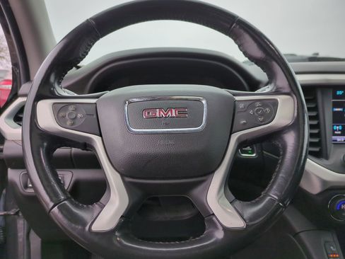 Used 2018 GMC Acadia SLE image 25