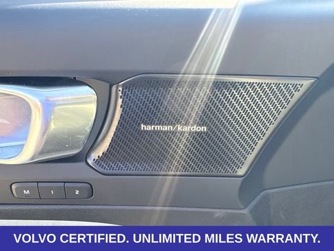 Used 2024 Volvo XC40 B5 Ultimate AWD/4WD image 17