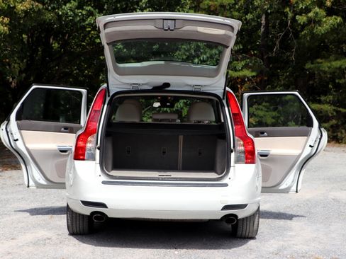 Used 2011 Volvo V50 T5 image 5