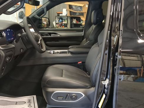 New 2026 Jeep Grand Wagoneer Limited AWD/4WD image 12
