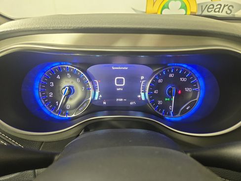 Certified 2024 Chrysler Pacifica Limited w/ S Appearance Package FWD image 19