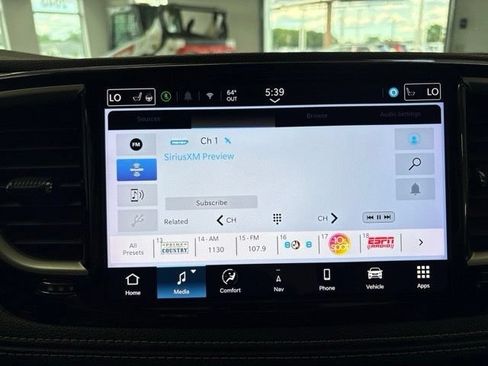 Used 2024 Chrysler Pacifica Limited FWD image 48