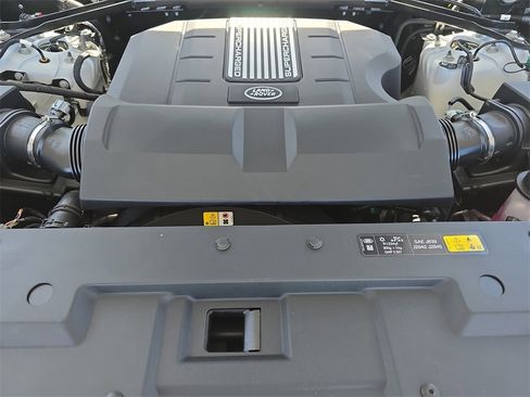 New 2025 Land Rover Defender 110 X-Dynamic SE image 31