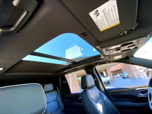 Used 2021 Chevrolet Tahoe Premier w/ Premium Package image 23