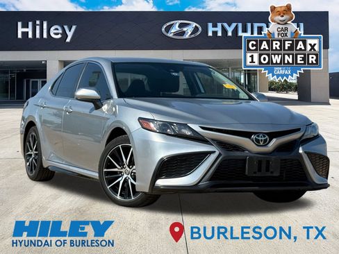 Used 2021 Toyota Camry SE FWD image 1