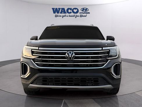 Used 2024 Volkswagen Atlas SE FWD image 2