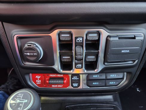 New 2025 Jeep Wrangler Unlimited Rubicon 392 image 5