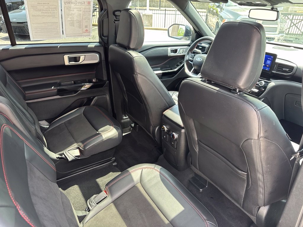 Used 2023 Ford Explorer ST-Line w/ Class IV Trailer Tow Package AWD/4WD image 32