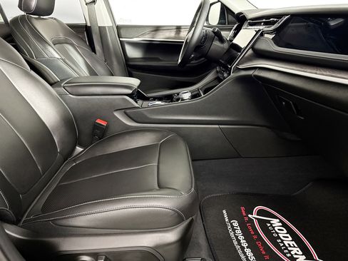 Used 2023 Jeep Grand Cherokee 30th Anniversary image 33