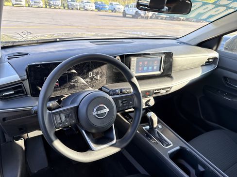 Used 2025 Nissan Kicks S AWD/4WD image 9