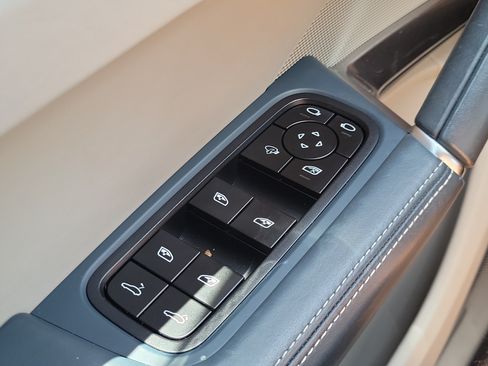Used 2022 Porsche Cayenne Turbo AWD/4WD image 27