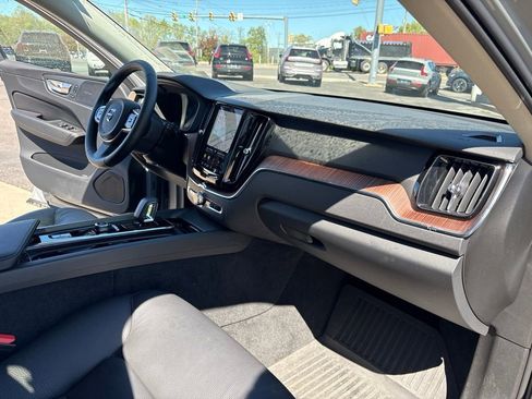 Certified 2024 Volvo XC60 B5 Plus AWD/4WD image 34