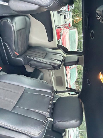 Used 2019 Dodge Grand Caravan SXT FWD image 6