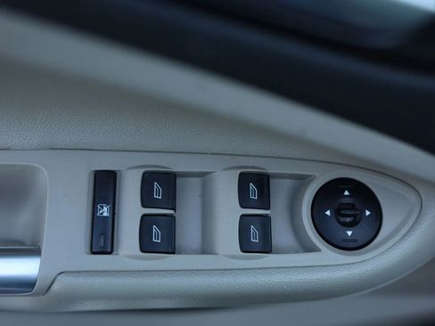 Used 2016 Ford Escape SE image 11