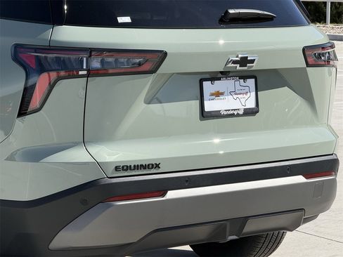 New 2026 Chevrolet Equinox LT w/ Convenience Package II image 6