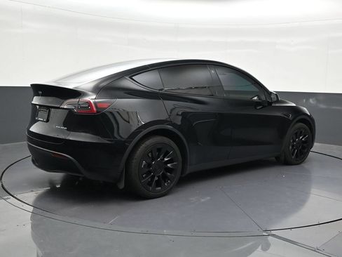 Used 2023 Tesla Model Y Long Range AWD/4WD image 5