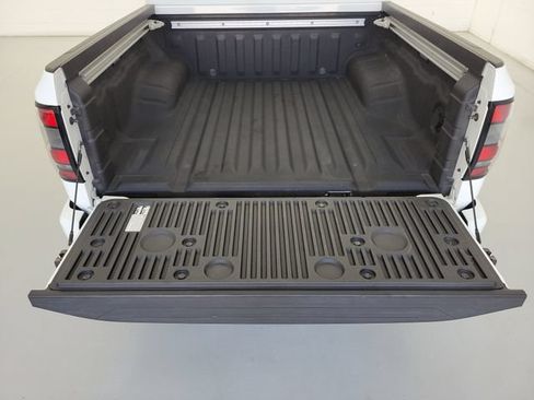 Used 2024 Nissan Frontier SL w/ Technology Package RWD image 10