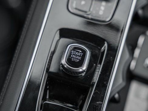 Certified 2025 Volvo XC90 T8 Core w/ Climate Package image 23