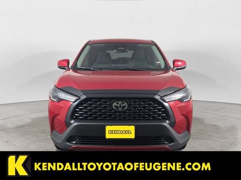 Used 2024 Toyota Corolla Cross LE AWD/4WD image 2