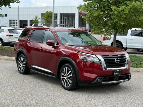 Used 2022 Nissan Pathfinder Platinum w/ Lighting Package (N93) AWD/4WD image 3