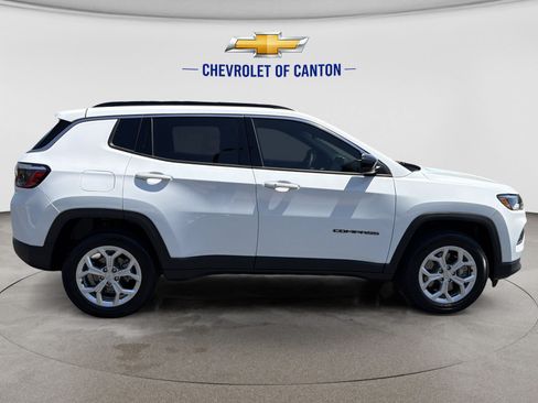Used 2024 Jeep Compass Latitude AWD/4WD image 4