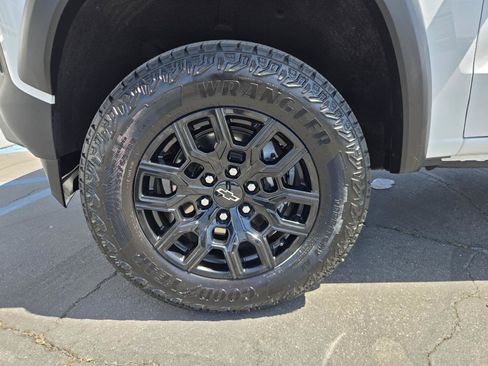 Used 2025 Chevrolet Colorado Trail Boss AWD/4WD image 35