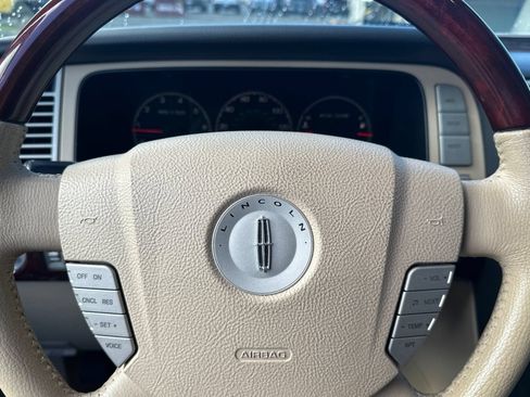 Used 2005 Lincoln Navigator 4WD image 22