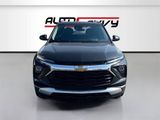 Used 2025 Chevrolet TrailBlazer LT image 2