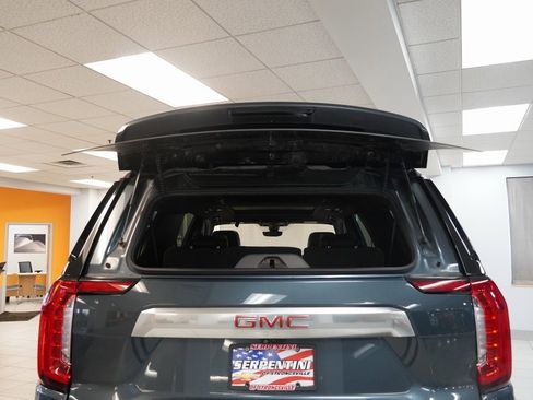 Used 2021 GMC Yukon XL Denali w/ Denali Premium Package image 11