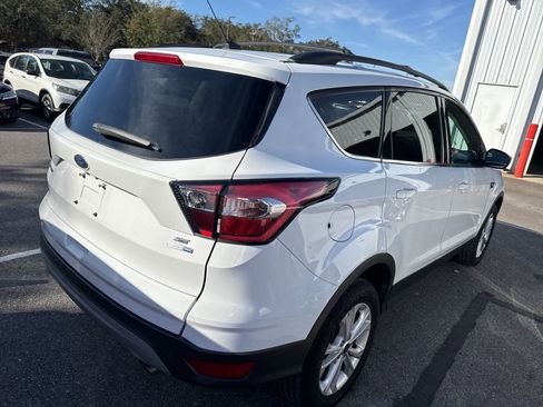 Used 2017 Ford Escape SE w/ Equipment Group 201A image 8