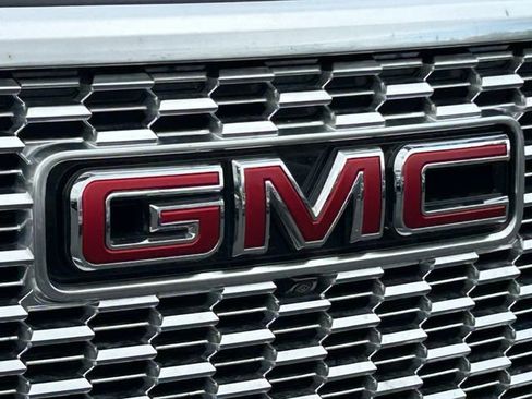 Used 2024 GMC Yukon Denali w/ Denali Reserve Package AWD/4WD image 10