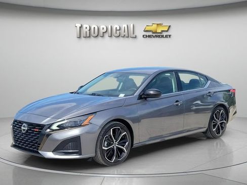 Used 2024 Nissan Altima 2.5 SR FWD image 1