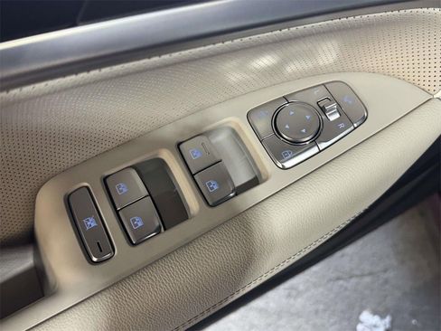 Used 2025 Genesis G70 2.5T w/ Sport Prestige Package image 16