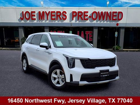 Used 2026 Kia Sorento LX FWD image 1
