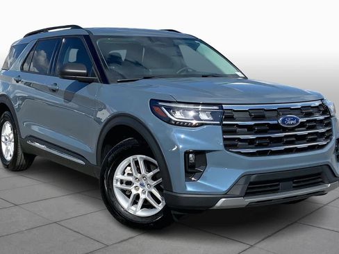 Certified 2025 Ford Explorer Active w/ Active Comfort Package image 3